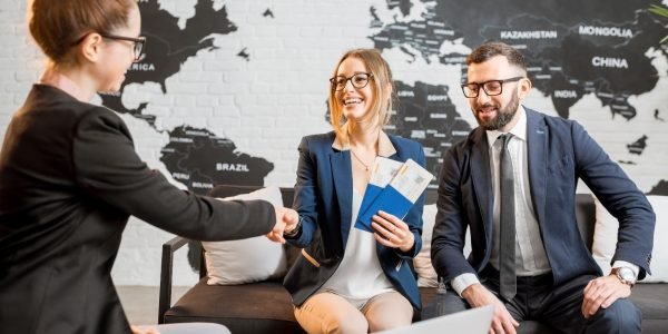 young-businesscouple-choosing-trip-with-agent-sitting-travel-agency-office-with-world-map-background (2)